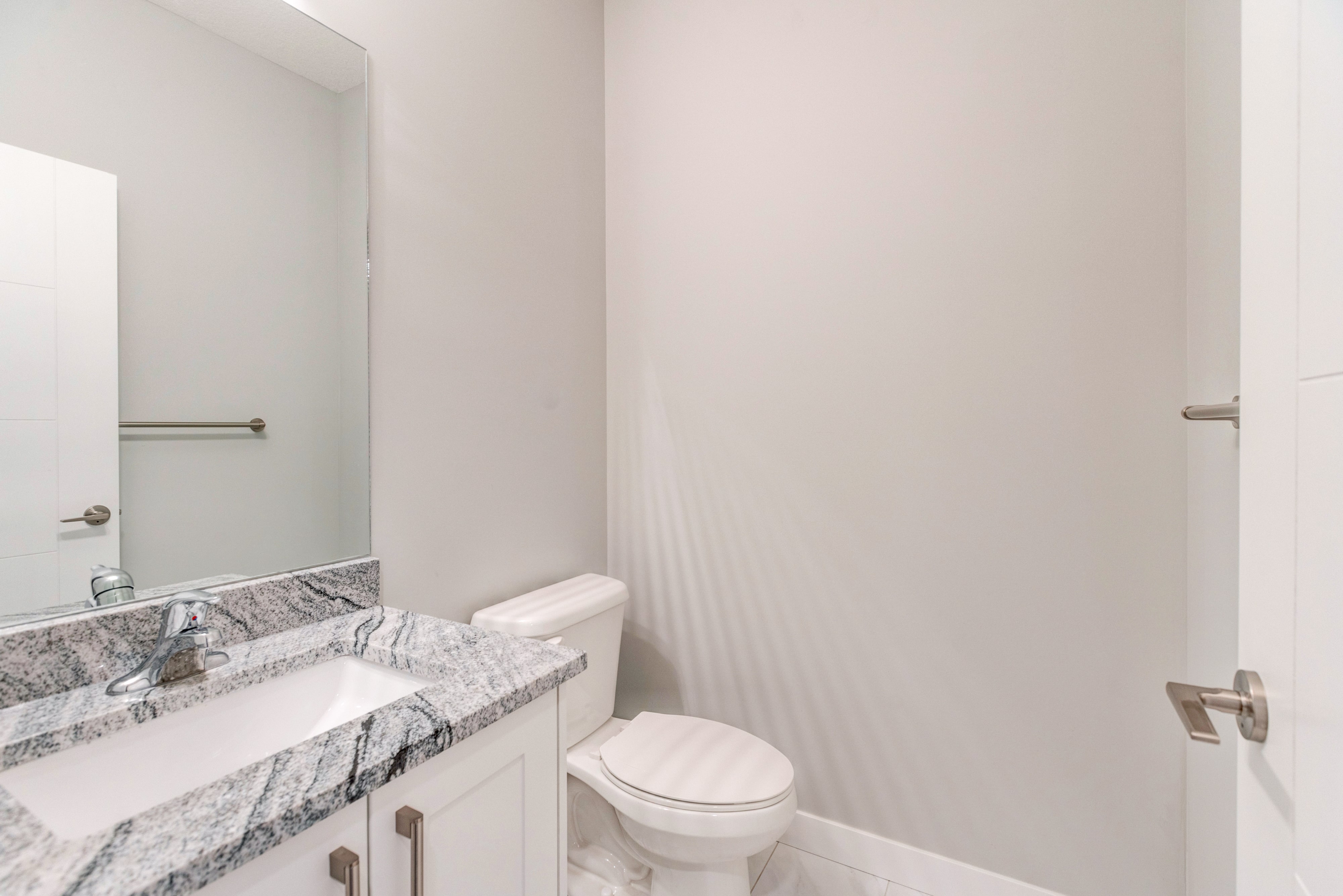 Roca - Powder Room-min